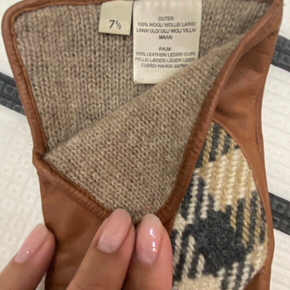 Authentic Burberry Leather/Wool Gloves - Picture 4 of 4